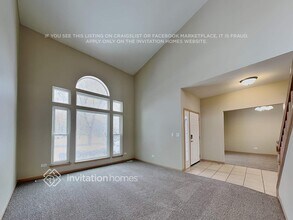 322 Clarewood Cir in Grayslake, IL - Foto de edificio - Building Photo