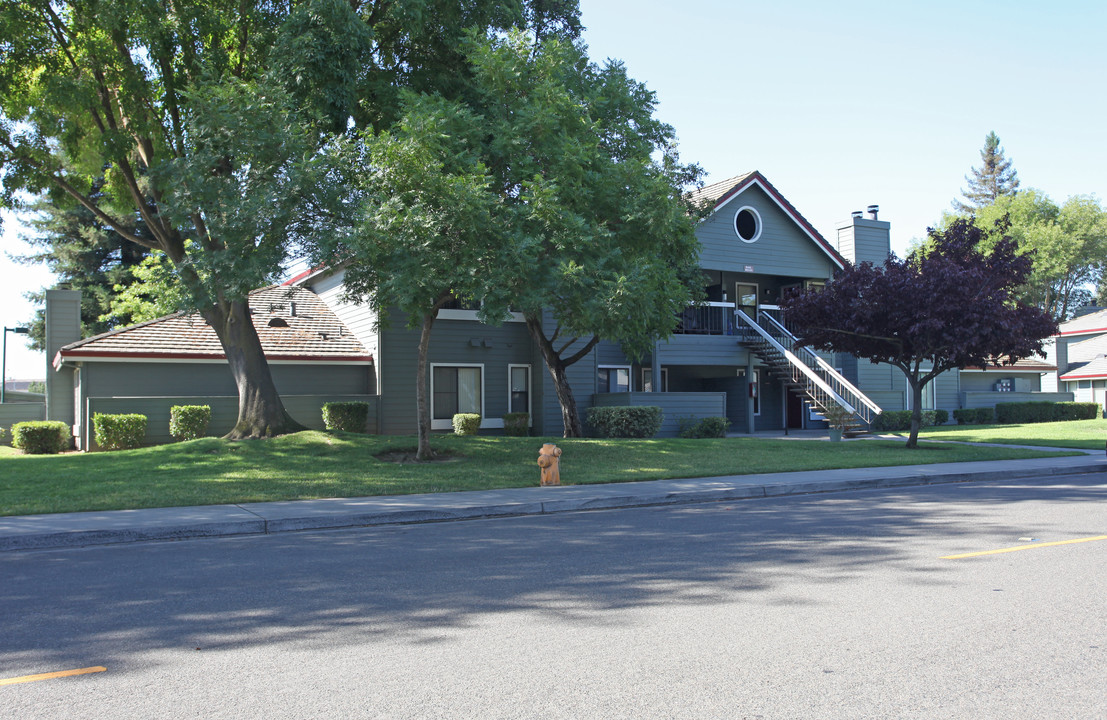 Lakeshore Meadows in Lodi, CA - Building Photo