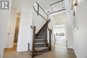 2462 Charlie Common in Oakville, ON - Building Photo - Building Photo