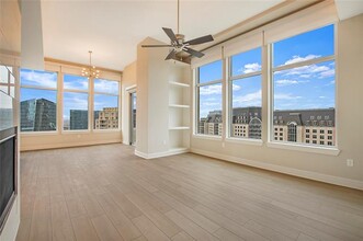 2212 McKinney Ave, Unit 2309 in Dallas, TX - Building Photo - Building Photo