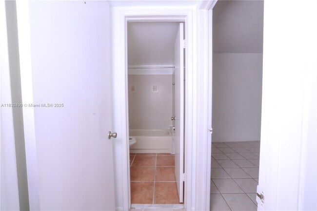 8873 Fontainebleau Blvd in Miami, FL - Building Photo - Building Photo
