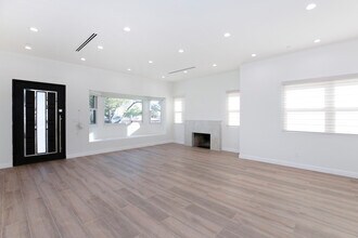 1345 Winchester Ave in Glendale, CA - Foto de edificio - Building Photo