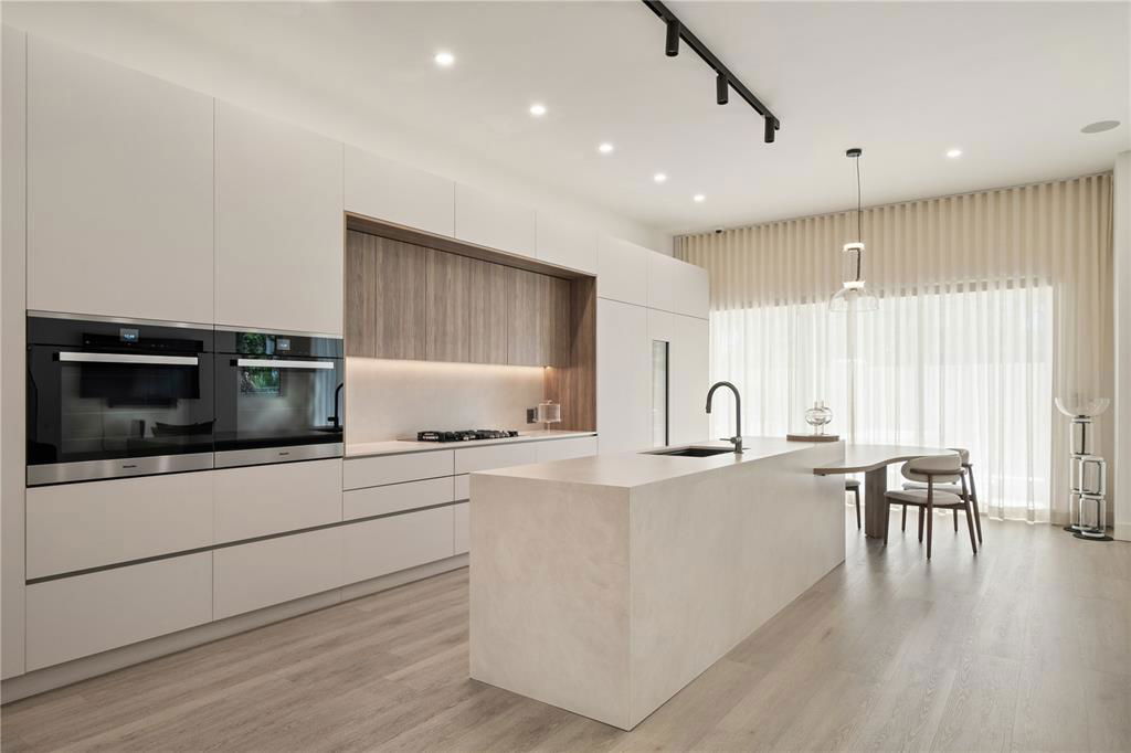 18537 Atlantic Blvd in Sunny Isles Beach, FL - Building Photo