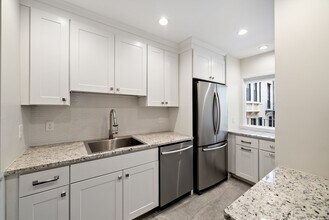 27 Chestnut St, Unit 2A in Boston, MA - Building Photo - Building Photo