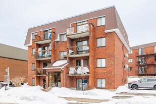 588 De Royan Rue in Laval, QC - Building Photo