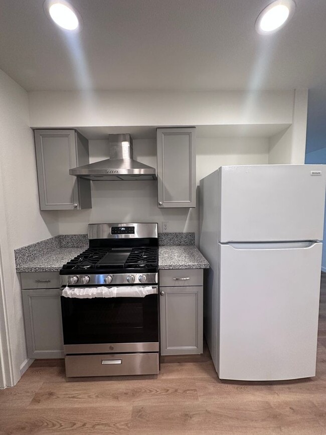 145 N A St in Tulare, CA - Building Photo - Building Photo