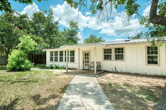 1606 Lone Man Mountain Rd in Wimberley, TX - Building Photo - Building Photo