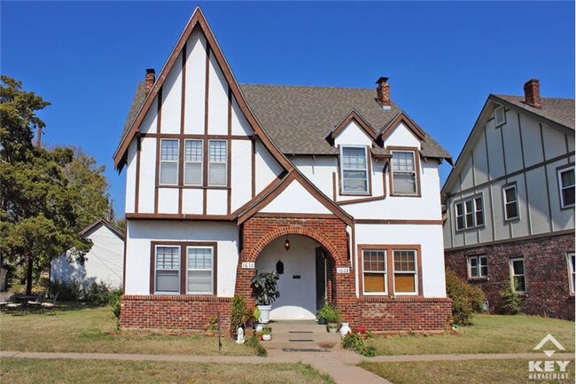 property at 1608 W Pine St