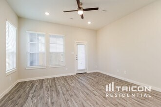 9835 Willow Creek Commerce Dr in Tomball, TX - Building Photo - Building Photo