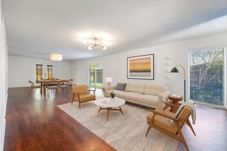 10630 Olympia Dr, Unit upper in Houston, TX - Building Photo - Building Photo