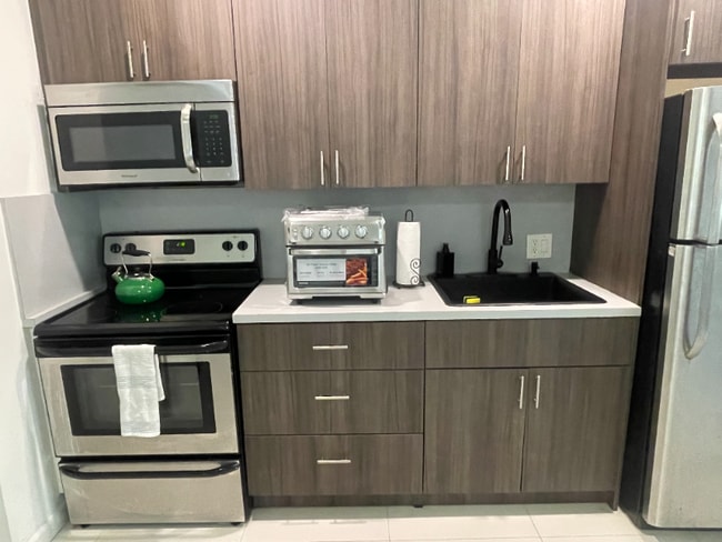 18 NW 45th St in Miami, FL - Building Photo - Building Photo