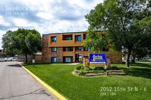 2052 15th St N in St. Cloud, MN - Building Photo