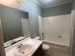 3208 Crestwood Dr, Unit A in Kinston, NC - Building Photo - Building Photo