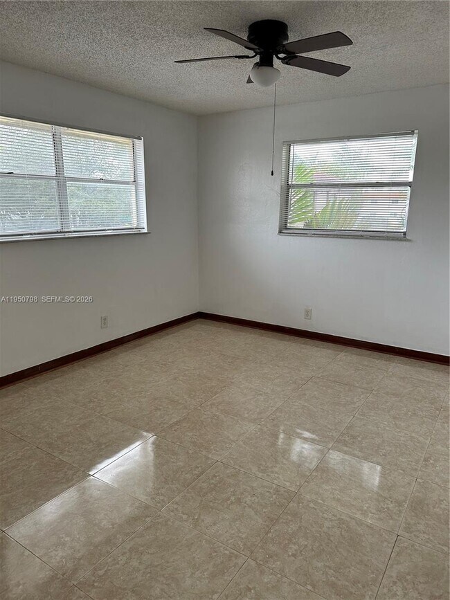 6636 SW 41st St in Davie, FL - Building Photo - Building Photo