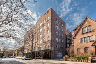 8215 35th Ave in Jackson Heights, NY - Building Photo - Building Photo