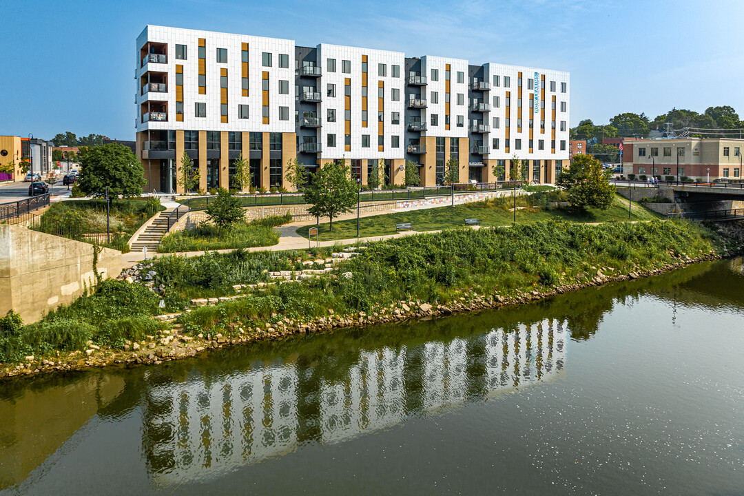 Andante in Eau Claire, WI - Foto de edificio