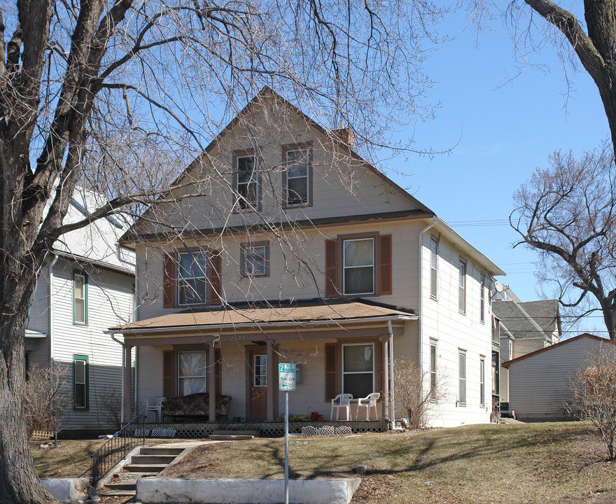 2523 Lyndale Ave S in Minneapolis, MN - Building Photo