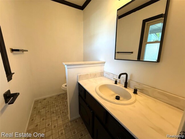 26211 Simone St in Dearborn Heights, MI - Building Photo - Building Photo