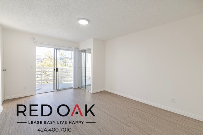 6072 Franklin Ave in Los Angeles, CA - Building Photo - Building Photo
