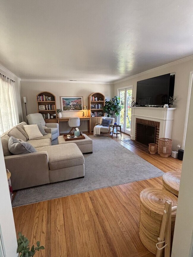 2399 Bryant St in Palo Alto, CA - Building Photo - Building Photo