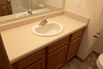 902 Jasmine Dr in Troy, OH - Building Photo - Building Photo