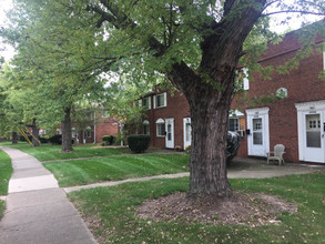 Glenbrook Townhouses in Brook Park, OH - Foto de edificio - Building Photo