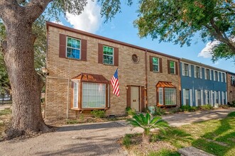 5208 Arboles Dr in Houston, TX - Building Photo - Building Photo