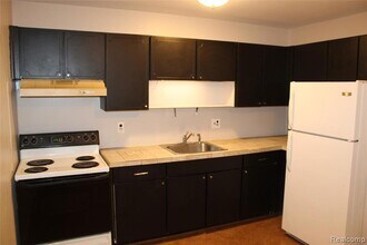 26309 Seven Mile W in Redford, MI - Building Photo - Building Photo