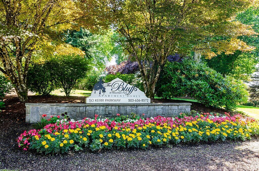 The Bluffs at Mountain Park in Lake Oswego, OR - Building Photo