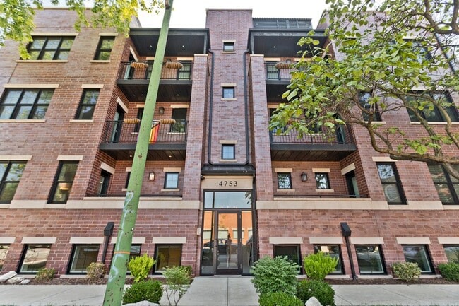 property at 4752 N Hamilton Ave