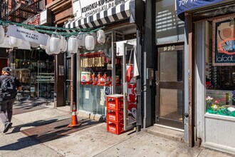 709 Ninth Ave in New York, NY - Foto de edificio - Building Photo