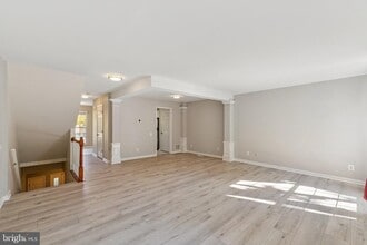 1185 Cypress Tree Pl in Herndon, VA - Building Photo - Building Photo