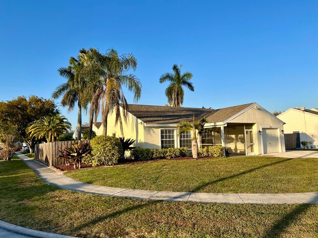 7787 Ridgewood Dr in Greenacres, FL - Building Photo - Building Photo