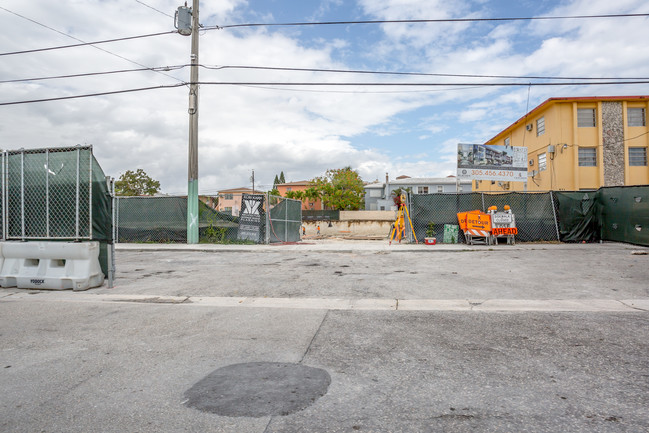 Eleven in the Roads in Miami, FL - Foto de edificio - Building Photo