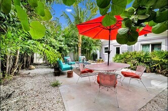 1210 Bay Palm Blvd in Indian Rocks Beach, FL - Foto de edificio - Building Photo