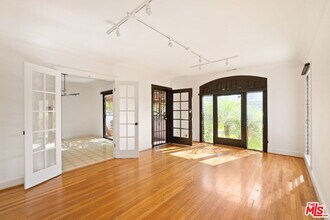 813 N Orange Grove Ave in Los Angeles, CA - Building Photo - Building Photo