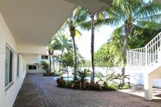 1878 NE 46th St, Unit C2 in Fort Lauderdale, FL - Foto de edificio - Building Photo