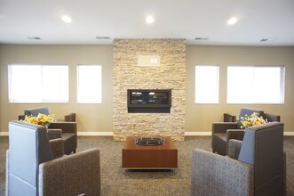 Capitol Grove Apartments in Des Moines, IA - Building Photo - Building Photo