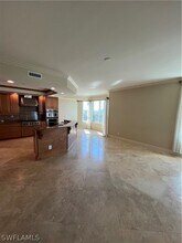 285 Grande Way in Naples, FL - Foto de edificio - Building Photo