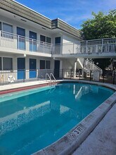 1001 SE 16th St, Unit 17 in Fort Lauderdale, FL - Building Photo - Building Photo