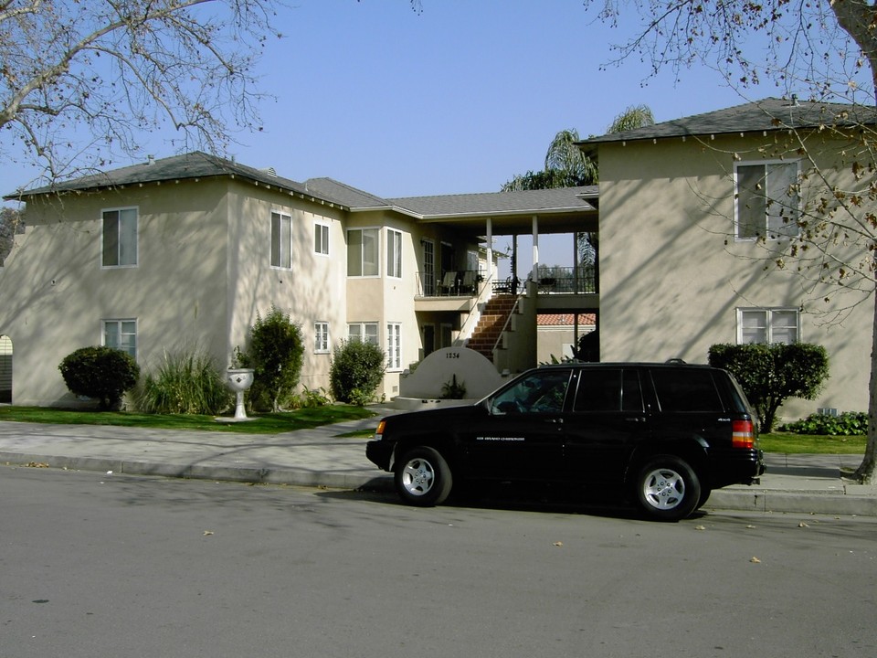 1234 K St in Bakersfield, CA - Foto de edificio