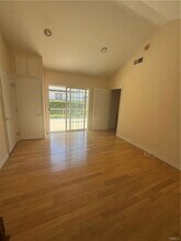 5118 Newcastle Ave in Los Angeles, CA - Building Photo - Building Photo