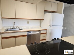 855 Makahiki Way in Honolulu, HI - Building Photo - Building Photo