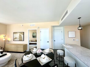 52 NW 32nd St, Unit B19 in Miami, FL - Building Photo - Building Photo