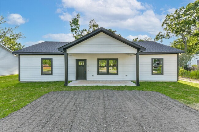 106 County Rd 3704 in Splendora, TX - Building Photo - Building Photo