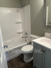 711 W Governor St in Springfield, IL - Building Photo - Building Photo