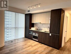 8 Interchange Wy in Vaughan, ON - Building Photo - Building Photo