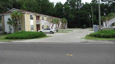 Southern Pines Apartments in Panama City, FL - Building Photo - Building Photo