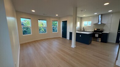1202 61st St, Unit A in Oakland, CA - Foto de edificio - Building Photo