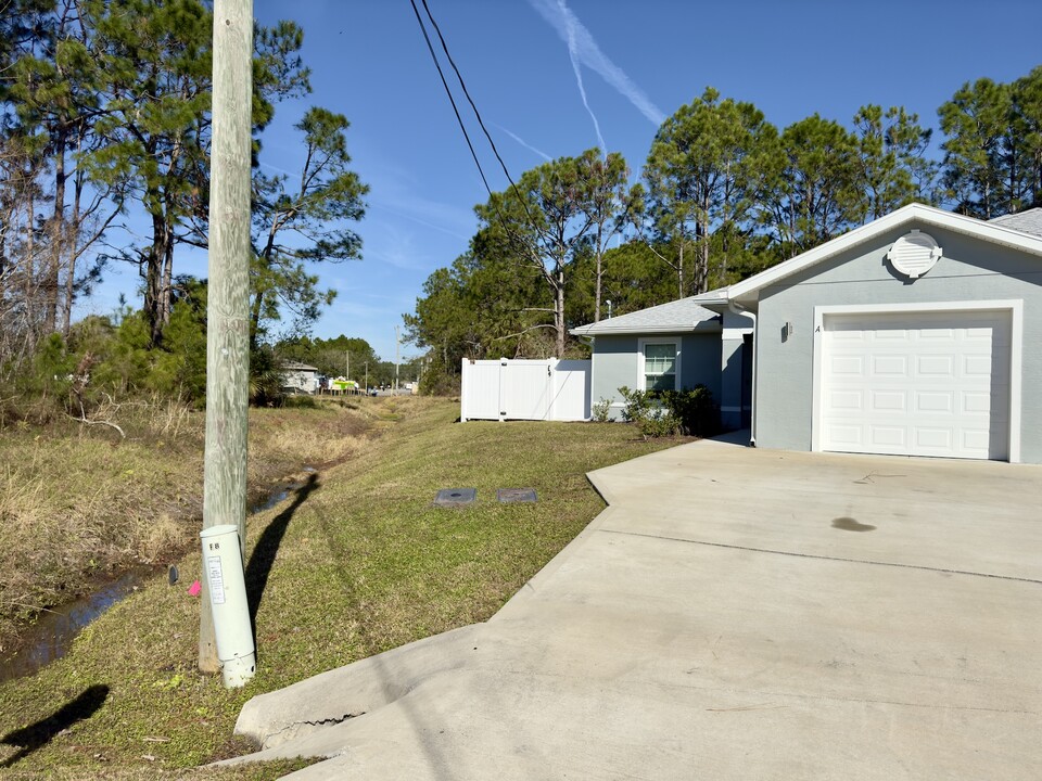 8 Linda Pl in Palm Coast, FL - Building Photo